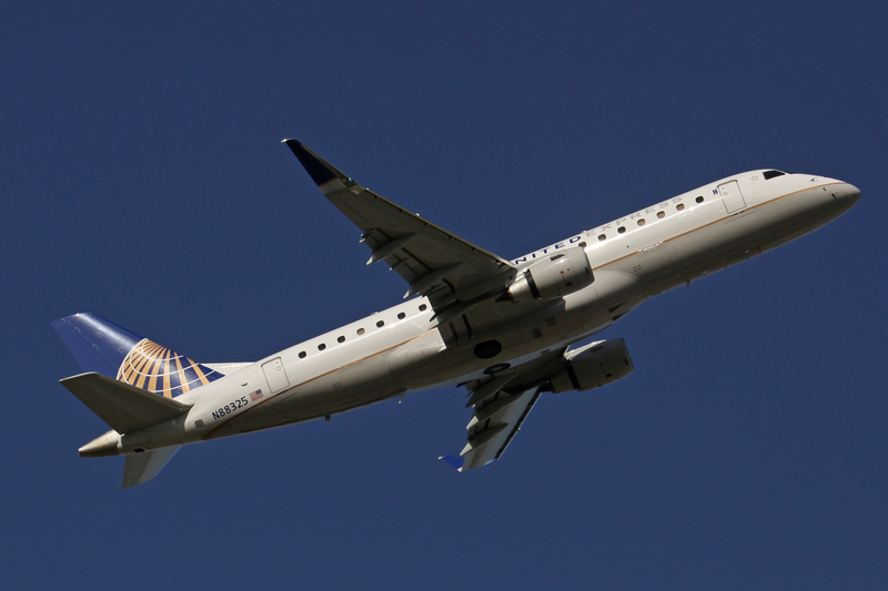 United Embraer 175-200LR